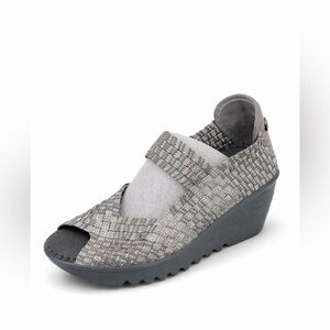 Bernie Mev Hallie Wedge Sandals Silver Gray Woven Elastic Comfort Shoes NIB